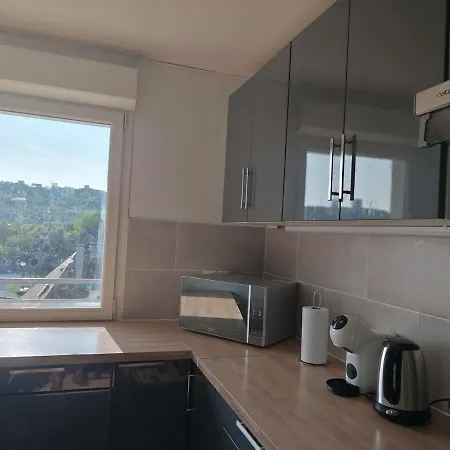 Daire Privee Avec Balcon De 3,5 M2 Dans Un Avec Parties Communes Partagees *