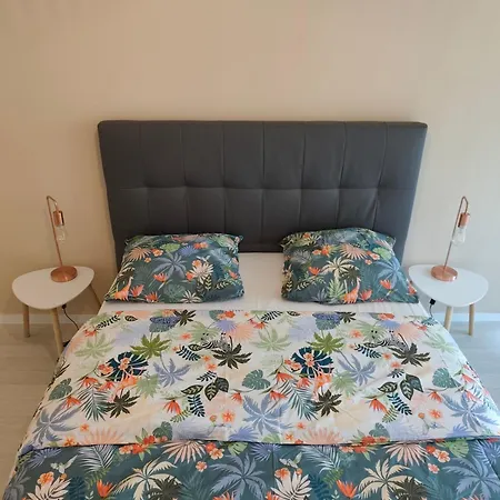 Privee Avec Balcon De 3,5 M2 Dans Un Avec Parties Communes Partagees Daire Deville-les-Rouen