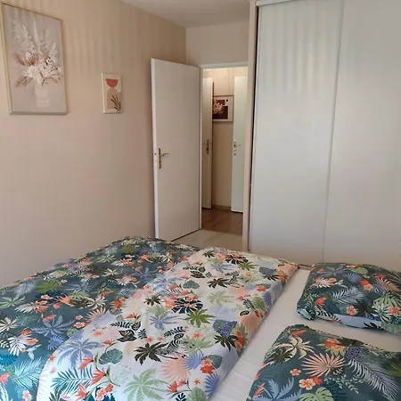 Daire Privee Avec Balcon De 3,5 M2 Dans Un Avec Parties Communes Partagees *