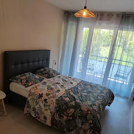 Privee Avec Balcon De 3,5 M2 Dans Un Avec Parties Communes Partagees Daire Deville-les-Rouen