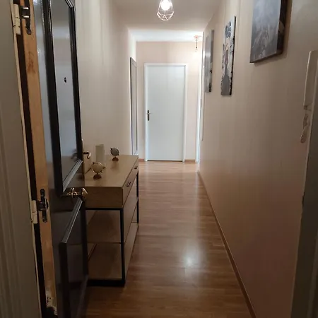 Privée Avec Balcon De 3,5 M2 Dans Un Avec Parties Communes Partagées * Deville-les-Rouen