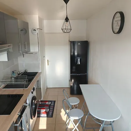 Privée Avec Balcon De 3,5 M2 Dans Un Avec Parties Communes Partagées Deville-les-Rouen