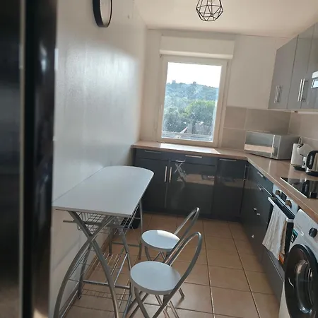 Privée Avec Balcon De 3,5 M2 Dans Un Avec Parties Communes Partagées Deville-les-Rouen