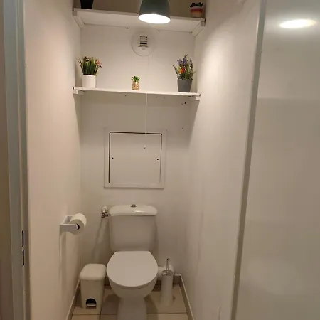 Appartement Privée Avec Balcon De 3,5 M2 Dans Un Avec Parties Communes Partagées