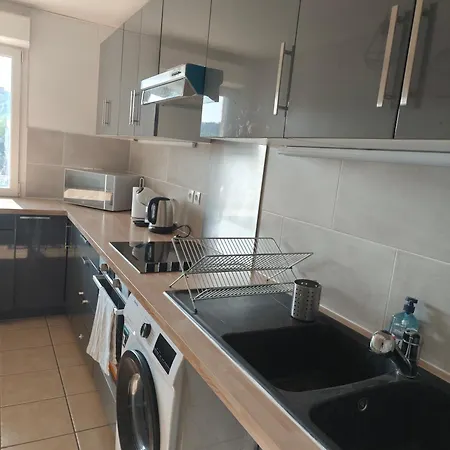 Privée Avec Balcon De 3,5 M2 Dans Un Avec Parties Communes Partagées Appartement Deville-les-Rouen
